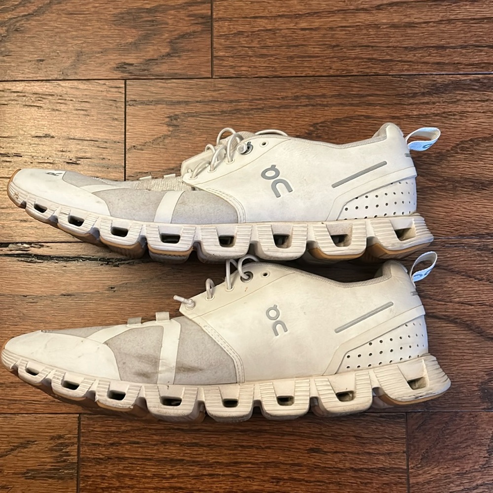 WOMENS ON RUNNING WHITE SIZE 11 shoes